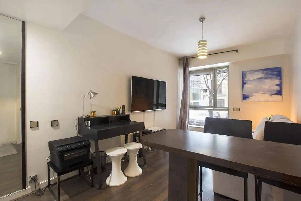 Studio Etoile Foch Champs Elysees Paris